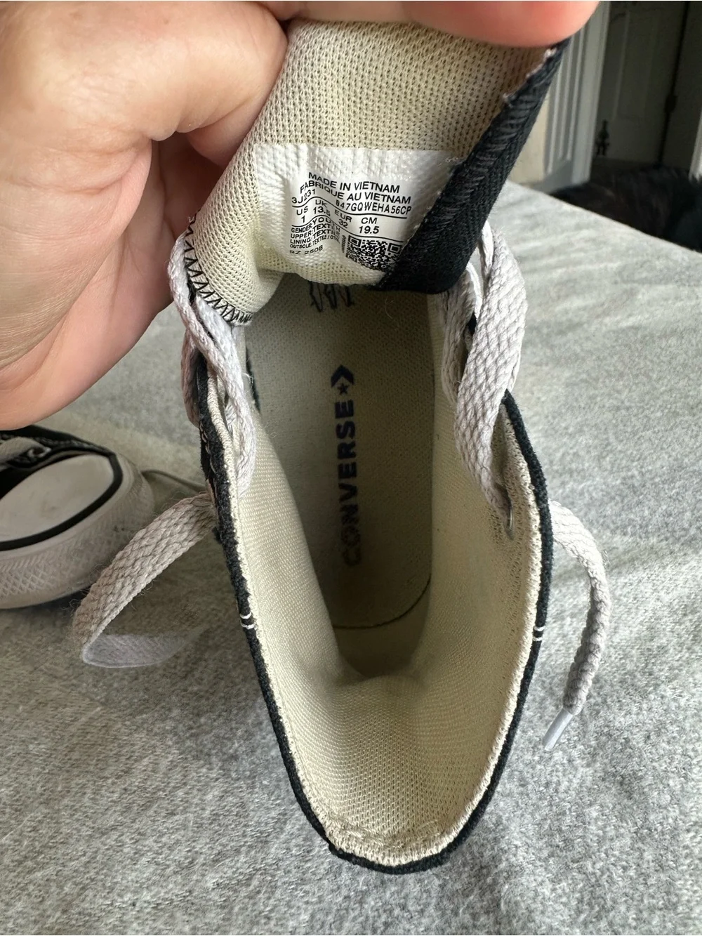 Converse Kids size 1 Classic Chuck Taylor High Top